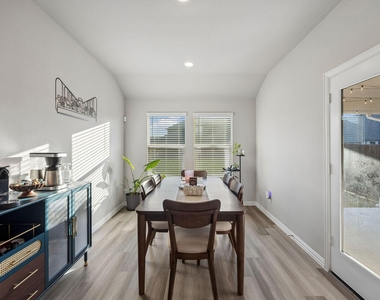 2255 Cliff Springs Drive - Photo Thumbnail 8