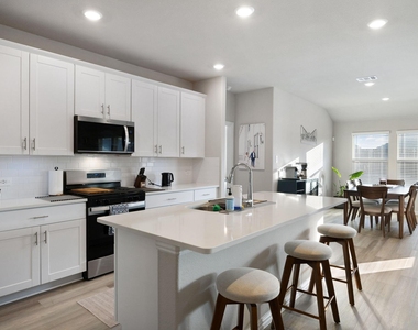 2255 Cliff Springs Drive - Photo Thumbnail 10