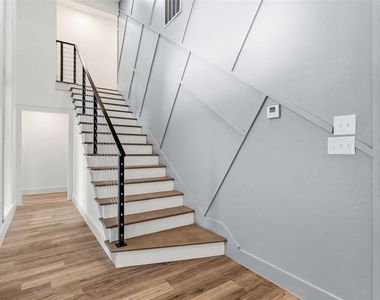 103 Elm Crest Drive - Photo Thumbnail 3