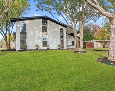 103 Elm Crest Drive - Photo Thumbnail 2