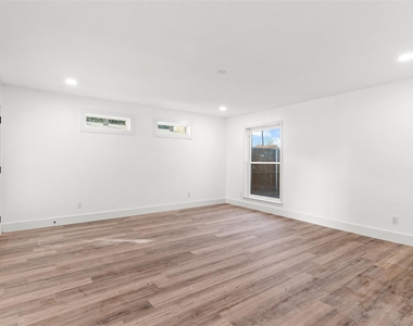 103 Elm Crest Drive - Photo Thumbnail 15