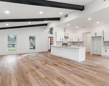 103 Elm Crest Drive - Photo Thumbnail 9