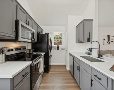 1063 Port Sullivan Drive - Photo Thumbnail 3