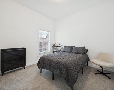 1063 Port Sullivan Drive - Photo Thumbnail 19