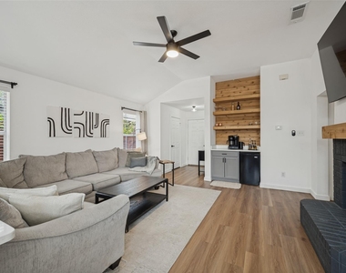 1063 Port Sullivan Drive - Photo Thumbnail 12
