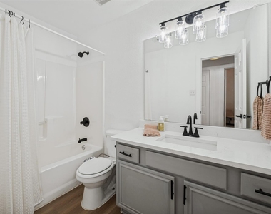 1063 Port Sullivan Drive - Photo Thumbnail 20