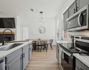 1063 Port Sullivan Drive - Photo Thumbnail 10