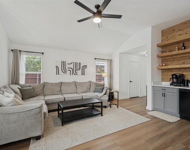 1063 Port Sullivan Drive - Photo Thumbnail 13