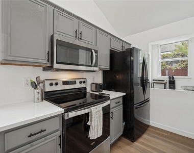 1063 Port Sullivan Drive - Photo Thumbnail 8