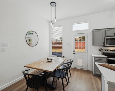 1063 Port Sullivan Drive - Photo Thumbnail 11