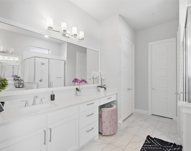 7243 Zachery Drive - Photo Thumbnail 14