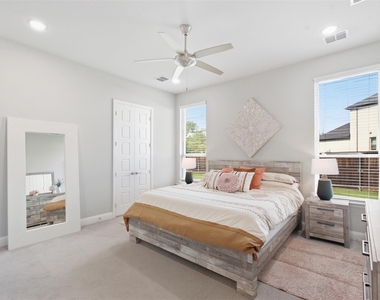 7243 Zachery Drive - Photo Thumbnail 12
