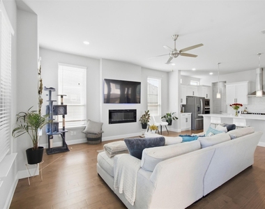 7243 Zachery Drive - Photo Thumbnail 4