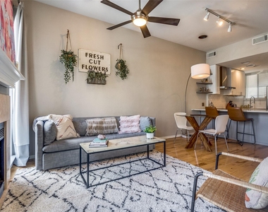 3907 Throckmorton Street - Photo Thumbnail 2