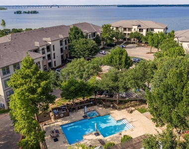 500 Waters Edge Drive - Photo Thumbnail 32