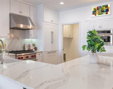 500 Waters Edge Drive - Photo Thumbnail 18