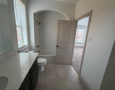 2660 Venice Drive - Photo Thumbnail 10