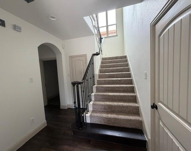 2660 Venice Drive - Photo Thumbnail 2