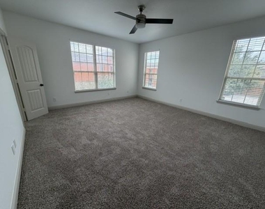 2660 Venice Drive - Photo Thumbnail 9