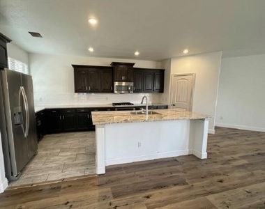 2660 Venice Drive - Photo Thumbnail 4