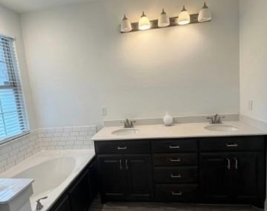 2660 Venice Drive - Photo Thumbnail 7