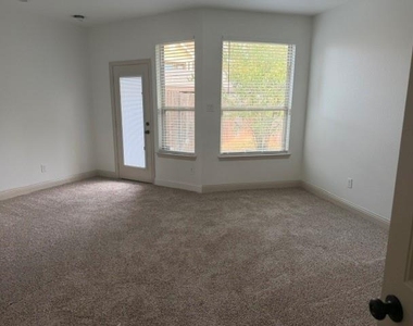 2660 Venice Drive - Photo Thumbnail 5