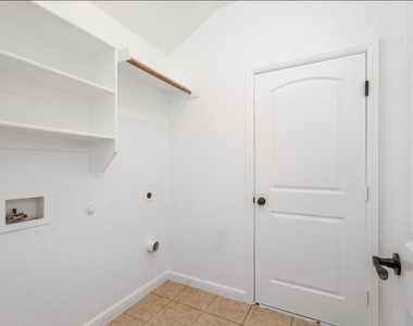 1413 Nightingale Drive - Photo Thumbnail 10