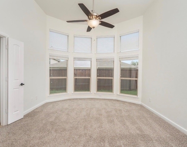 1413 Nightingale Drive - Photo Thumbnail 5