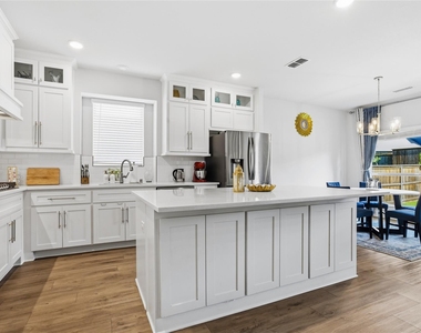 1212 Sapphire Lane - Photo Thumbnail 12