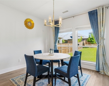 1212 Sapphire Lane - Photo Thumbnail 11