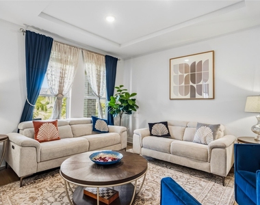 1212 Sapphire Lane - Photo Thumbnail 9