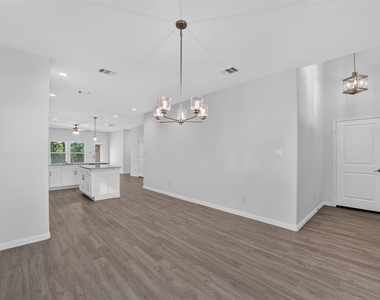 2404 Macon Street - Photo Thumbnail 4