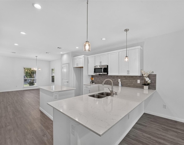 2404 Macon Street - Photo Thumbnail 7