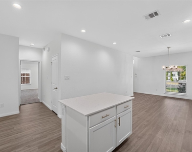 2404 Macon Street - Photo Thumbnail 8