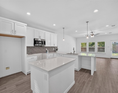 2404 Macon Street - Photo Thumbnail 5