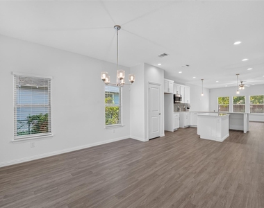 2404 Macon Street - Photo Thumbnail 3