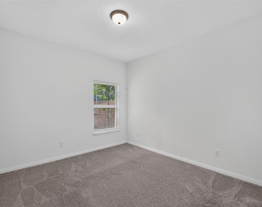 2404 Macon Street - Photo Thumbnail 20