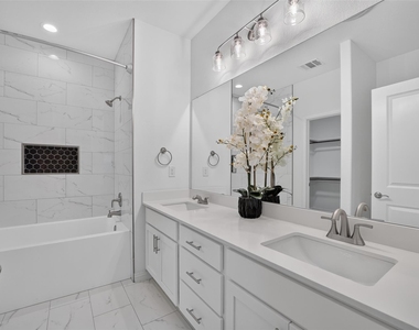 2404 Macon Street - Photo Thumbnail 15
