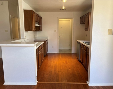 3116 Renaissance Drive - Photo Thumbnail 8