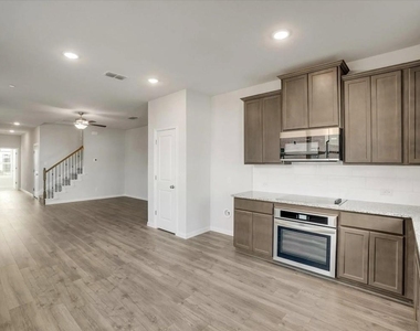 1127 Rusk Way - Photo Thumbnail 4