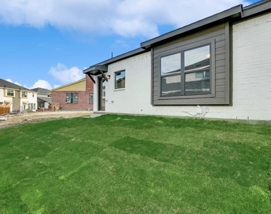 1127 Rusk Way - Photo Thumbnail 17