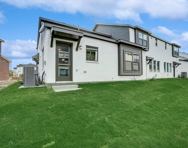 1127 Rusk Way - Photo Thumbnail 18