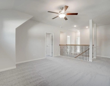 1127 Rusk Way - Photo Thumbnail 12