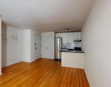 30 Charlton Street - Photo Thumbnail 1