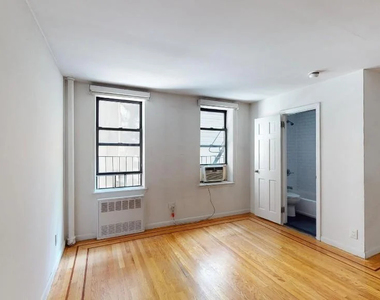 30 Charlton Street - Photo Thumbnail 2