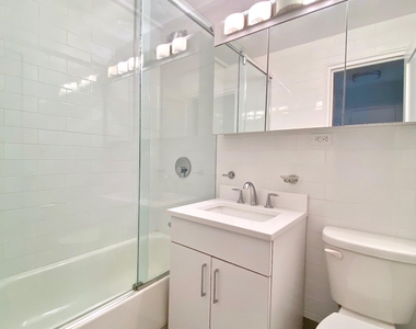 160 East 55th Street - Photo Thumbnail 3
