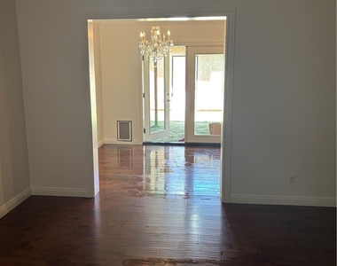 214 Teague Drive - Photo Thumbnail 5