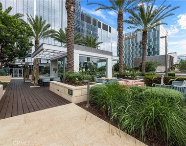 877 Francisco St - Photo Thumbnail 25