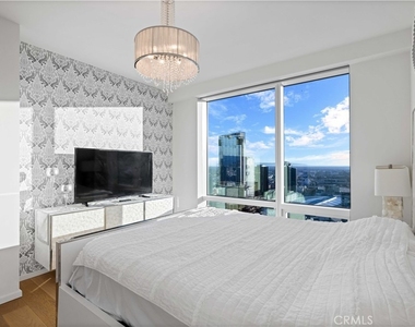 877 Francisco St - Photo Thumbnail 13