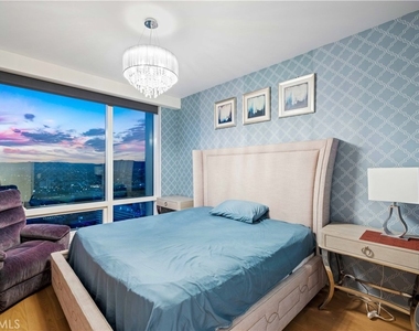877 Francisco St - Photo Thumbnail 17